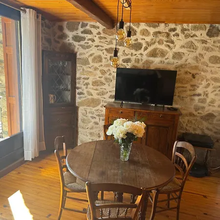 Semesterbostad Maison Cal Pere - Garage - Village Center -lake View *